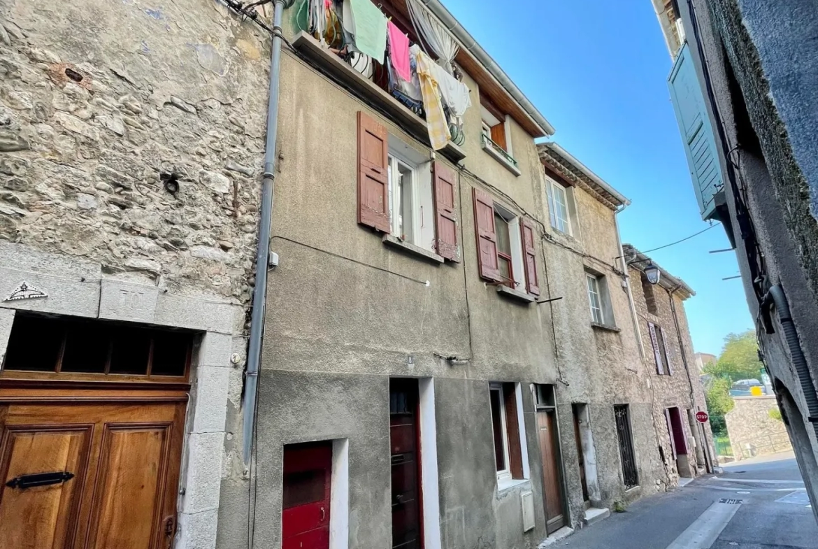 Maison de village de 74m2 en vente avec terrasse à Sisteron 