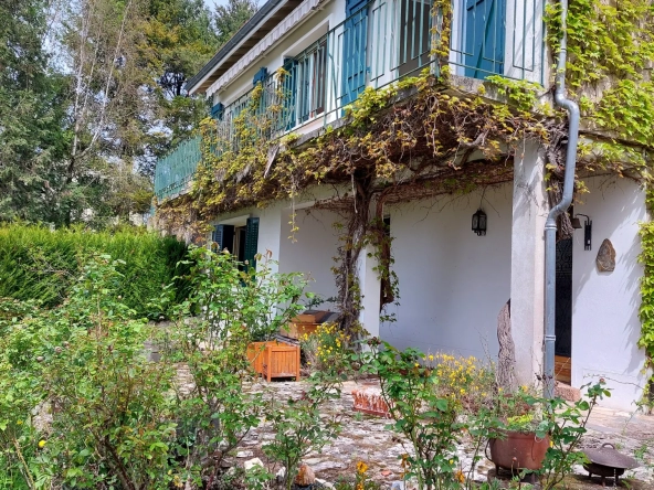 Belle maison sur les hauteurs de Creuzier-le-Vieux avec vue époustouflante sur la vallée