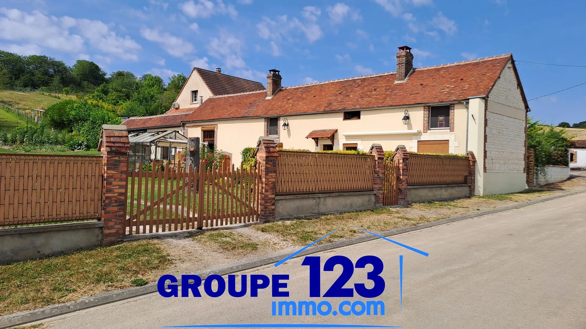 Belle longère à Montholon - Maison de 6 pièces avec vue imprenable et rénovation de qualité 