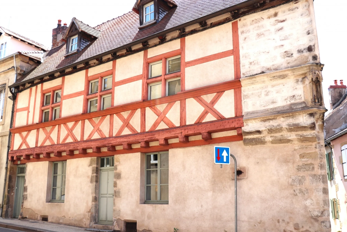 Maison du 16ème siècle à Autun - 219.000 euros 