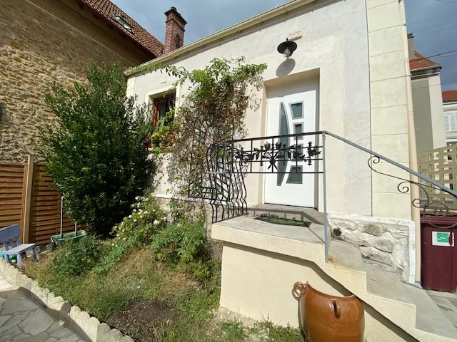 Maison de ville avec mezzanine à Thorigny-sur-Marne 