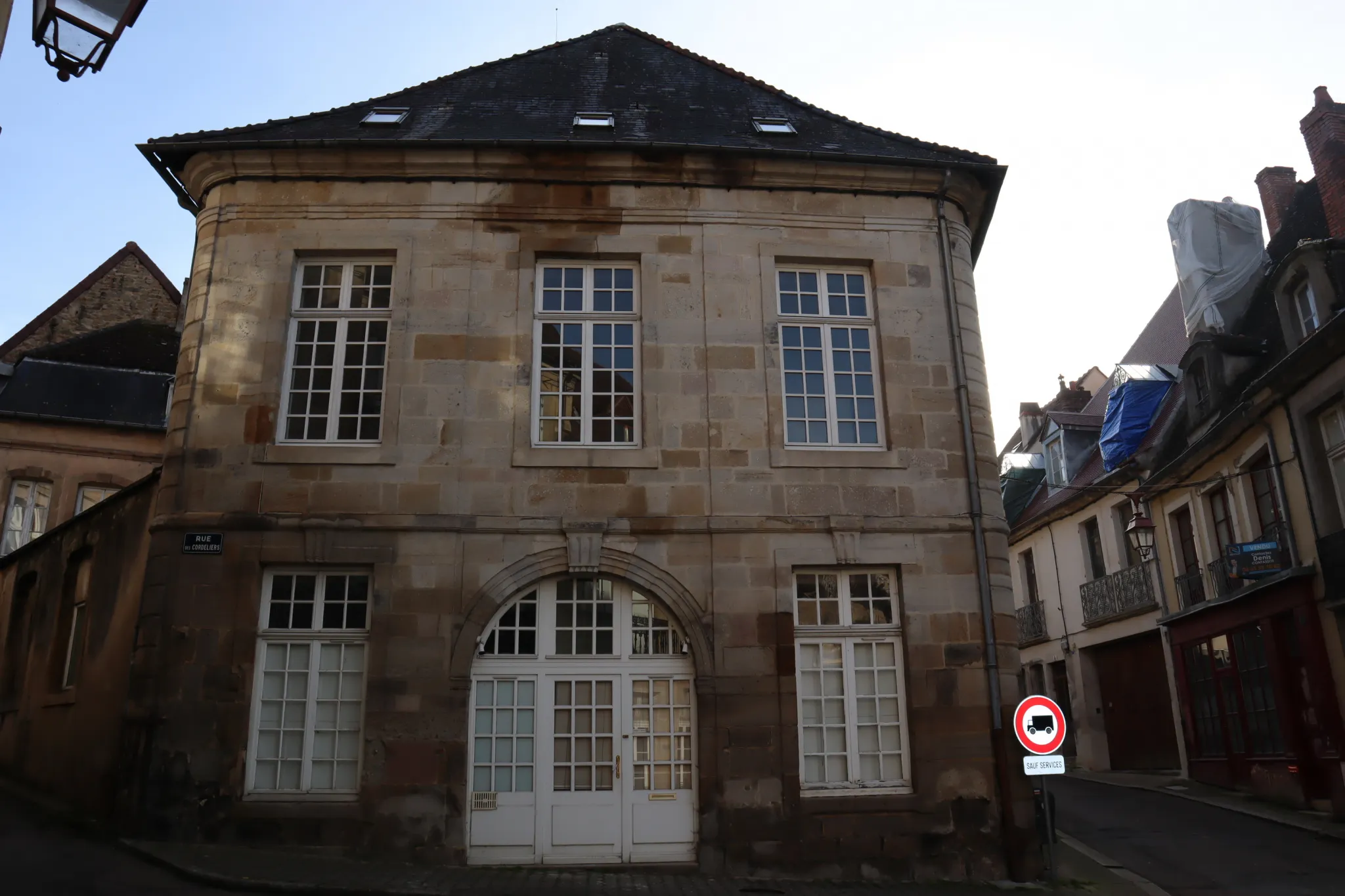 Appartement atypique en triplex à Autun 