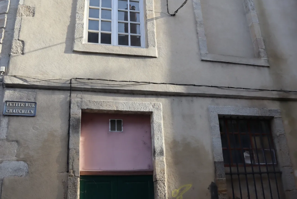 Appartement atypique en triplex à Autun 