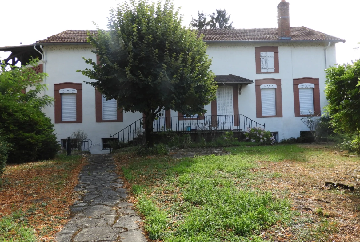 Belle Propriété à Proximité du Canal du Nivernais à Decize (Nièvre) 