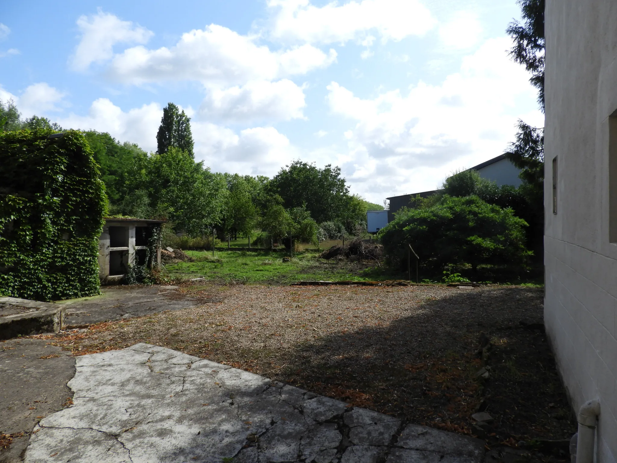 Belle Propriété à Proximité du Canal du Nivernais à Decize (Nièvre) 