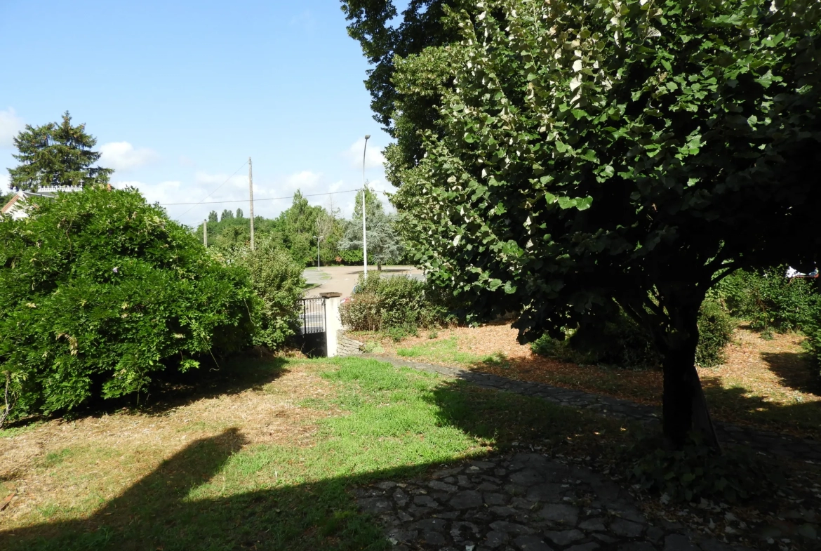 Belle Propriété à Proximité du Canal du Nivernais à Decize (Nièvre) 