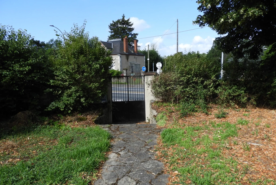 Belle Propriété à Proximité du Canal du Nivernais à Decize (Nièvre) 