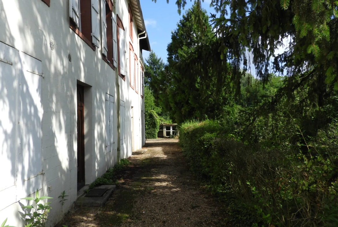 Belle Propriété à Proximité du Canal du Nivernais à Decize (Nièvre) 