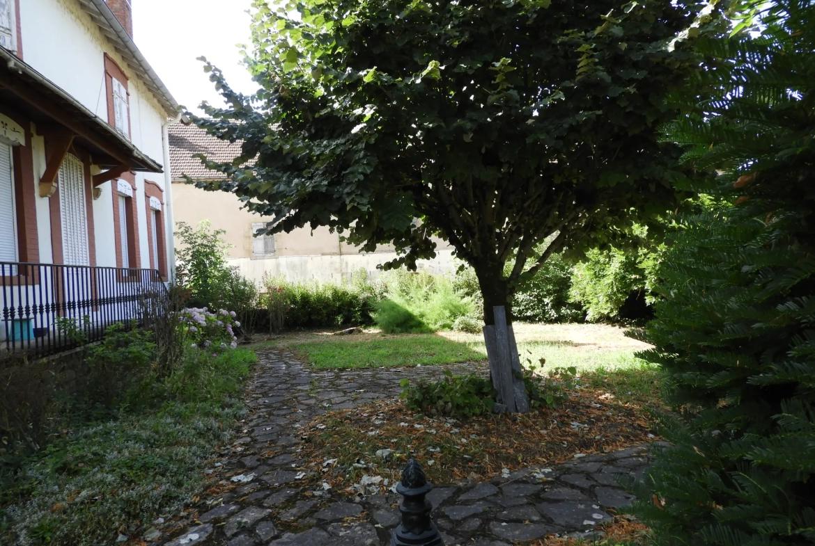 Belle Propriété à Proximité du Canal du Nivernais à Decize (Nièvre) 