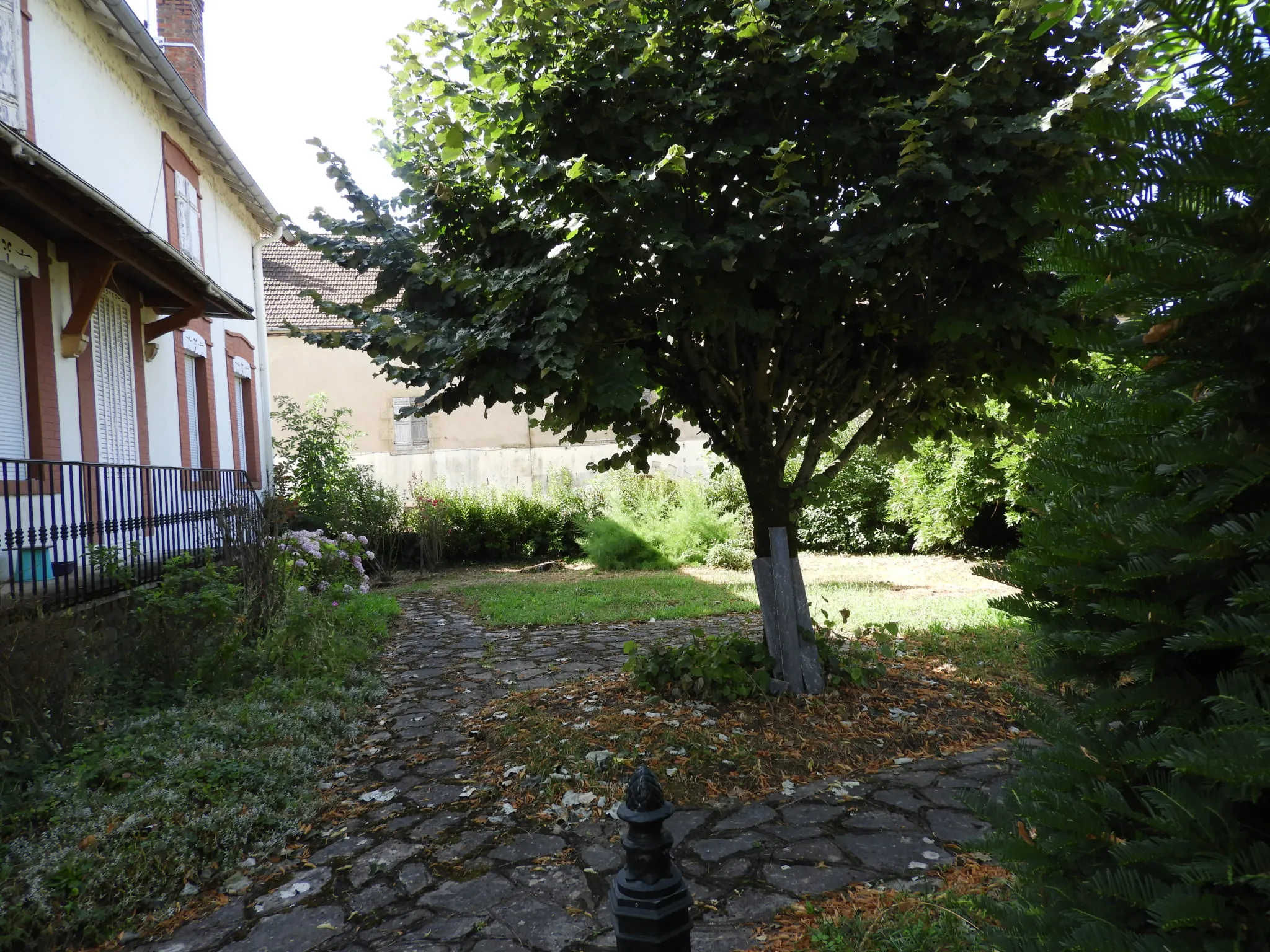 Belle Propriété à Proximité du Canal du Nivernais à Decize (Nièvre) 