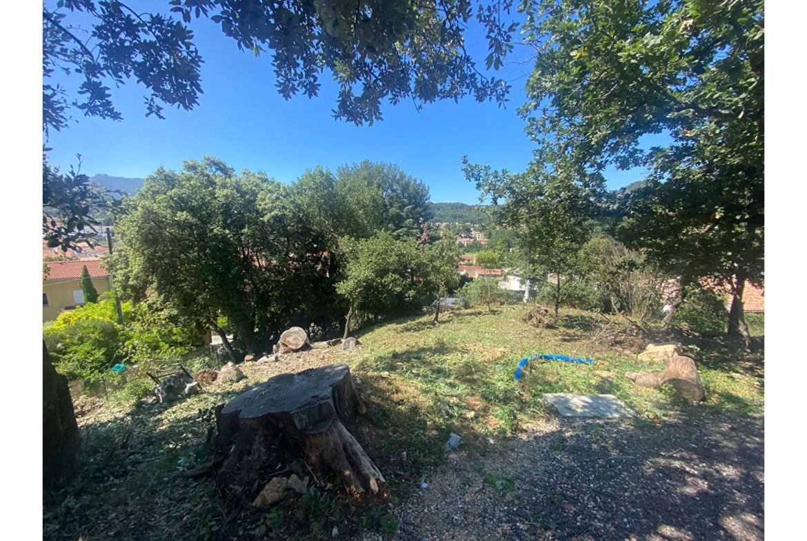 Terrain à bâtir avec vue dégagée à GARDANNE - 172 800 € 