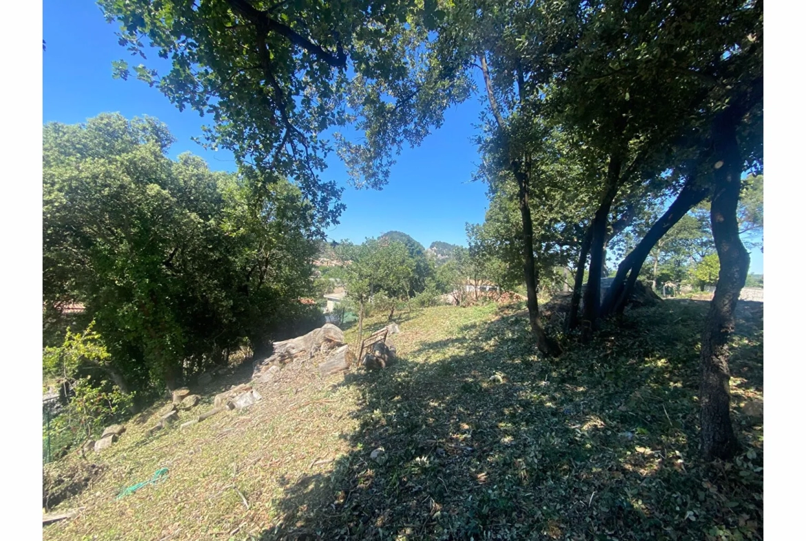 Terrain à bâtir avec vue dégagée à GARDANNE - 172 800 € 