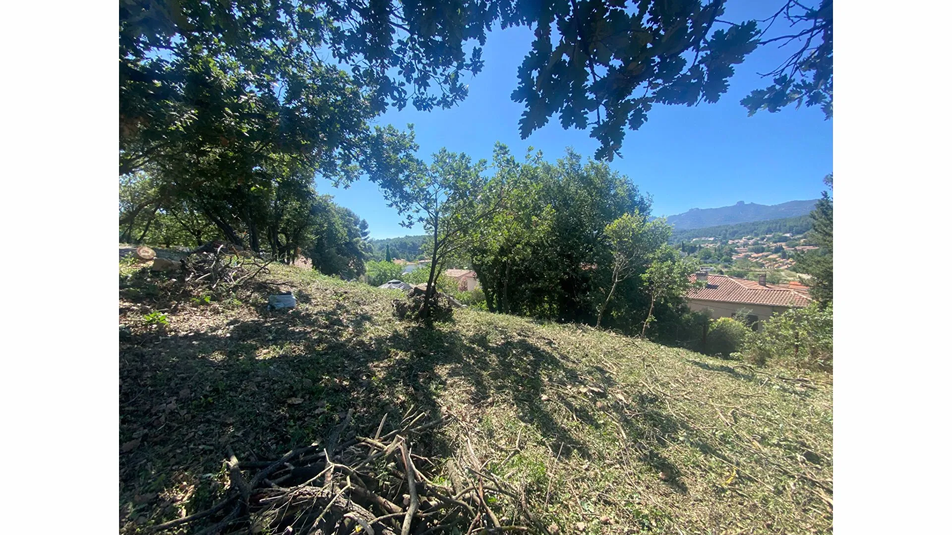 Terrain à bâtir avec vue dégagée à GARDANNE - 172 800 € 