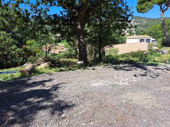 Terrain à bâtir avec vue dégagée à GARDANNE - 172 800 €