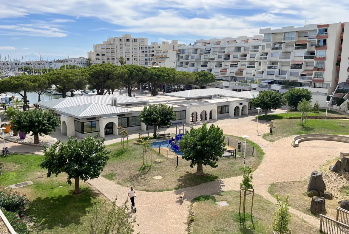 Studio cabine à Carnon plage avec vue sur le jardin et le port 