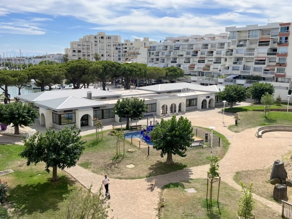 Studio cabine à Carnon plage avec vue sur le jardin et le port