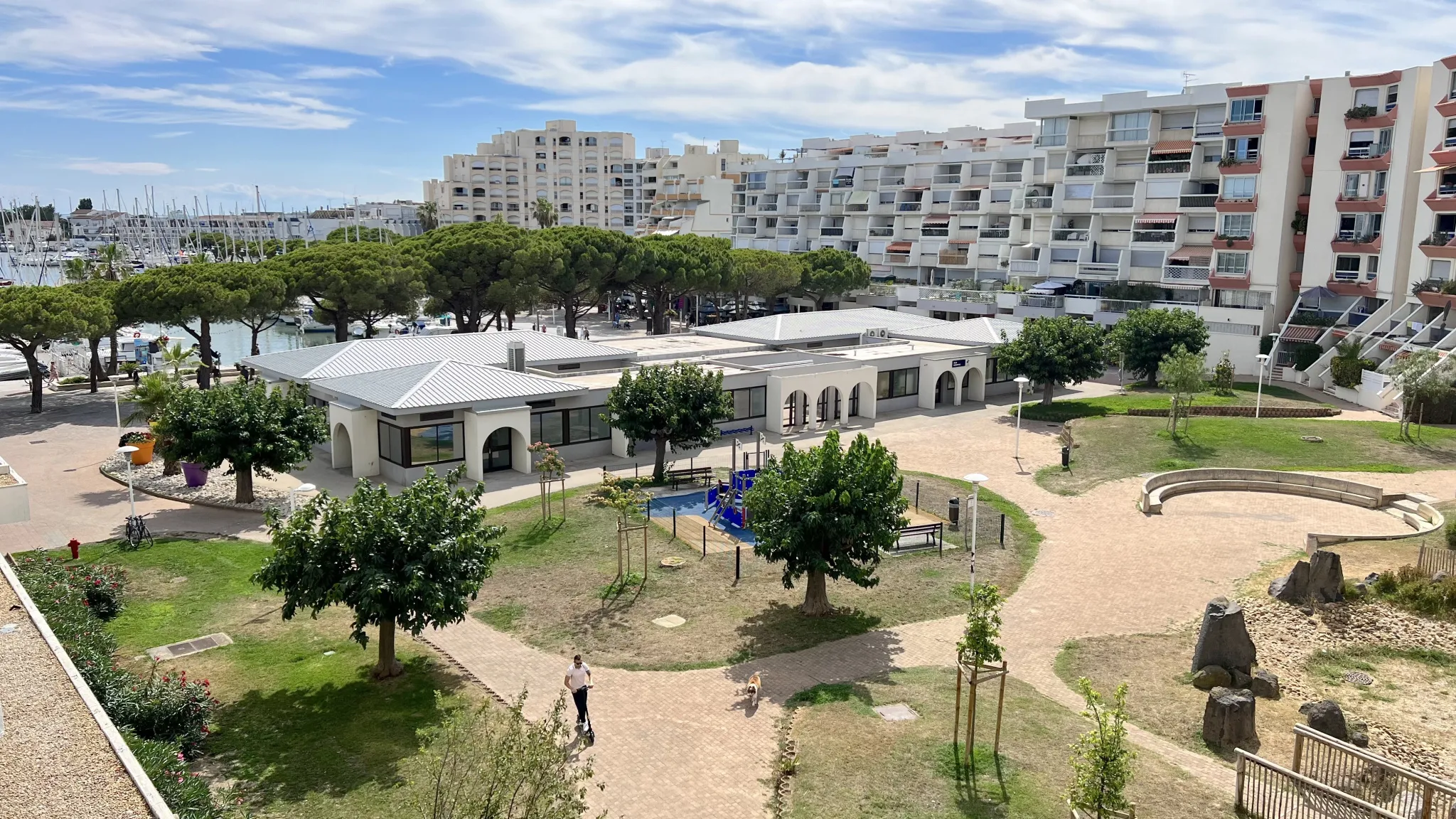 Studio cabine à Carnon plage avec vue sur le jardin et le port 