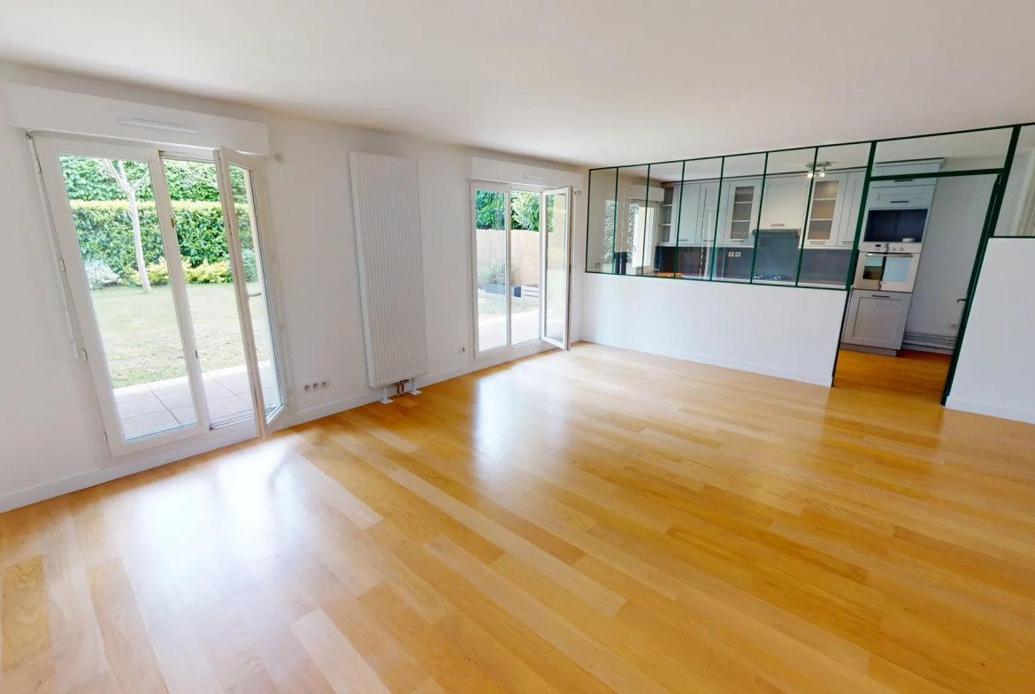 Appartement F4 avec un terrain de 238 m2 - Livry-Gargan 