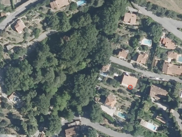 Terrain non constructible à Magagnosc - Superficie de 2200m²