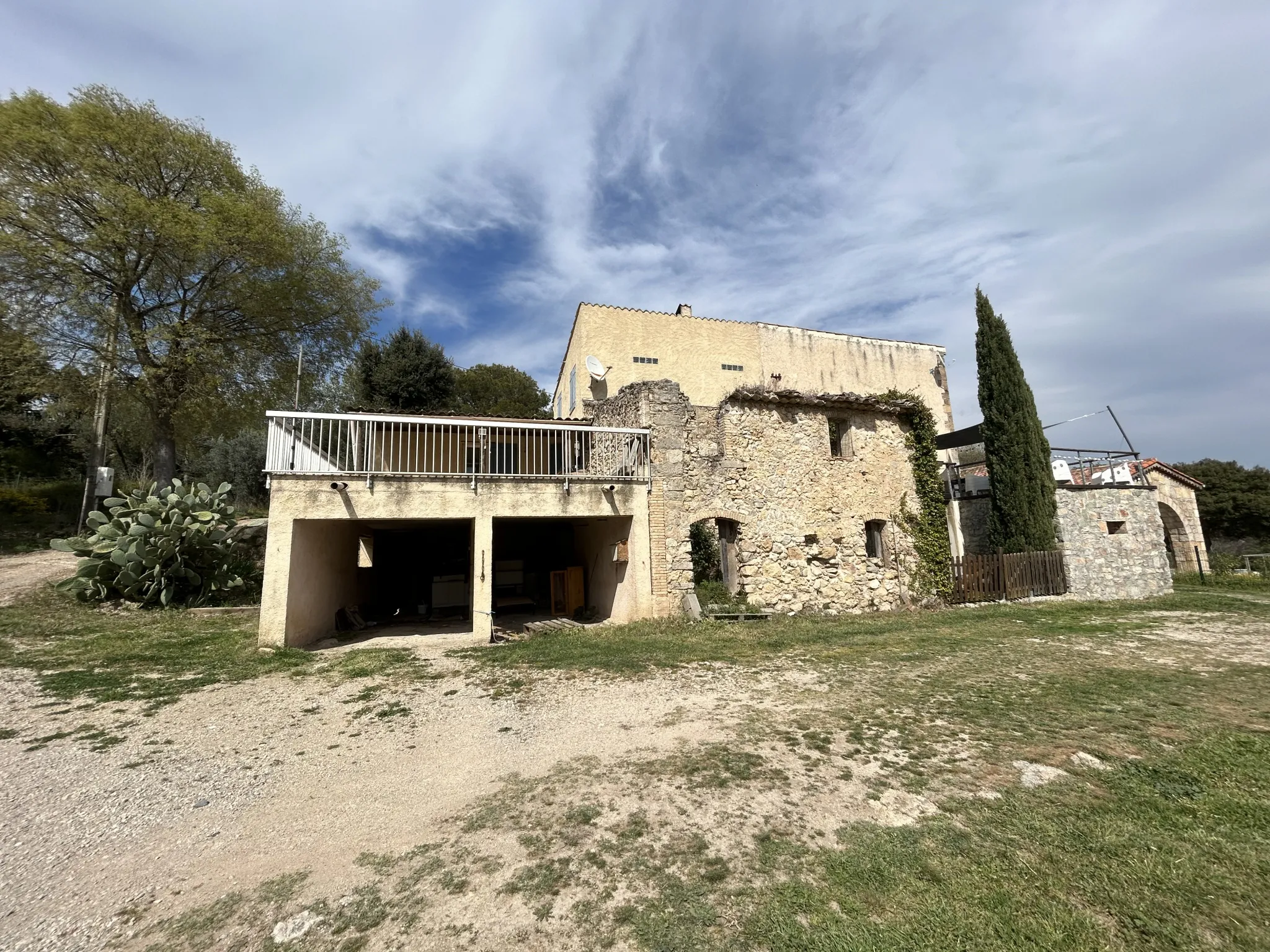 Maison 3 pièces + garage + ruine à Taradeau 