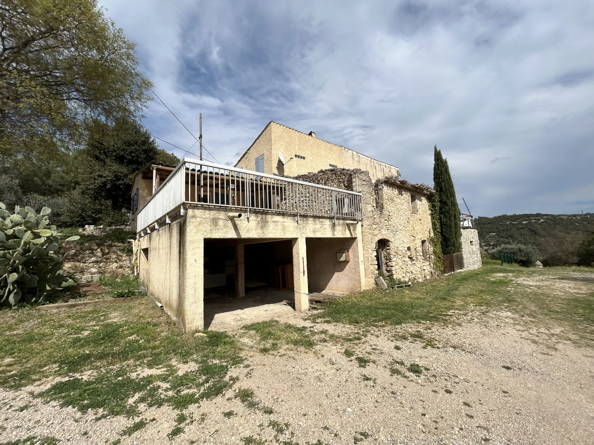 Maison 3 pièces + garage + ruine à Taradeau 