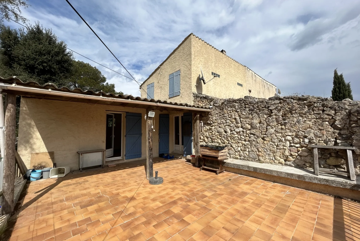 Maison 3 pièces + garage + ruine à Taradeau 