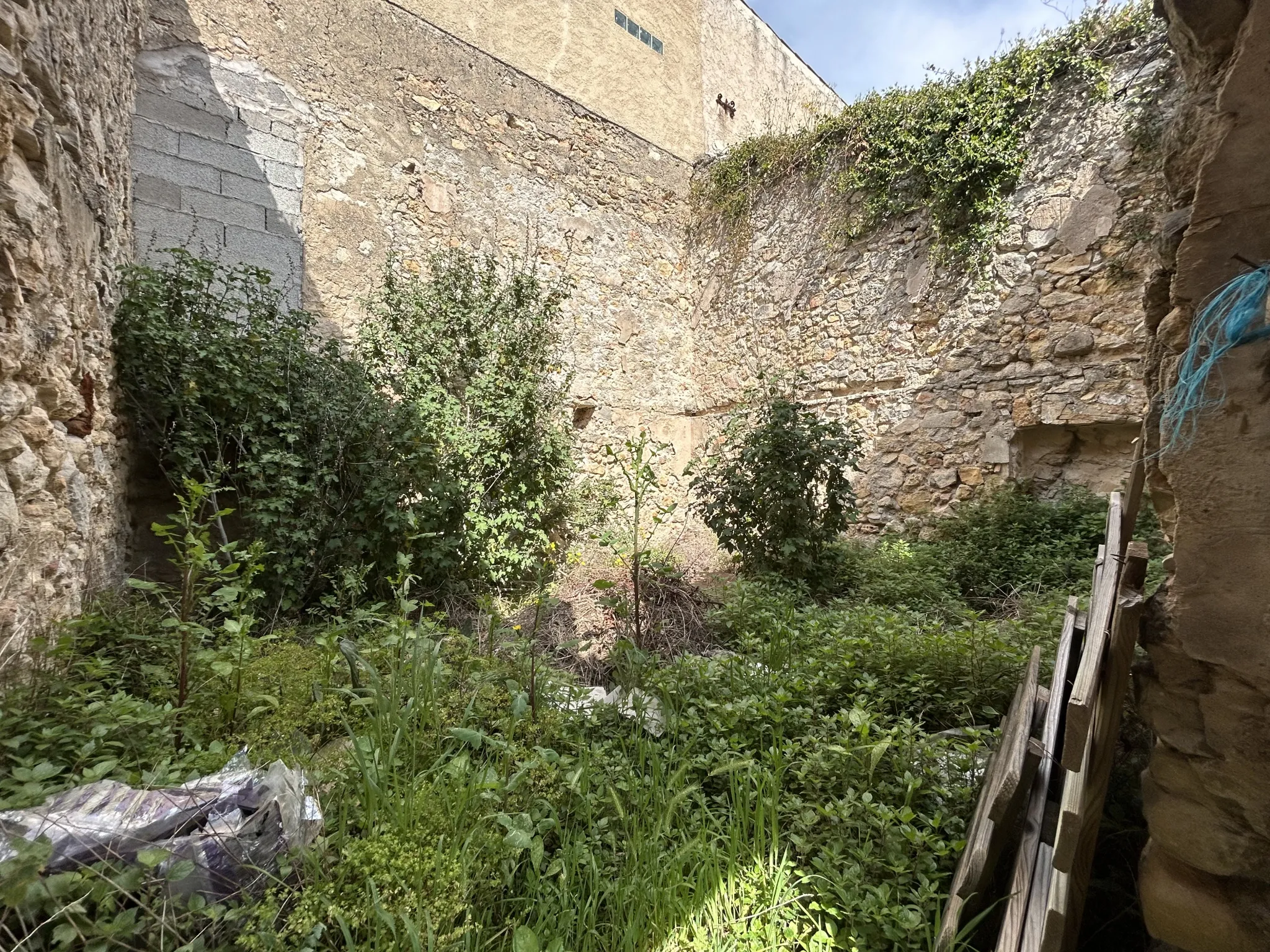 Maison 3 pièces + garage + ruine à Taradeau 