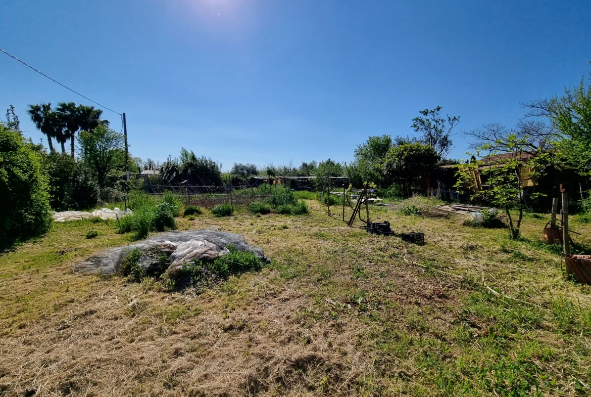 Terrain de Loisirs 1000 m2 avec Maisonnette à HYERES 