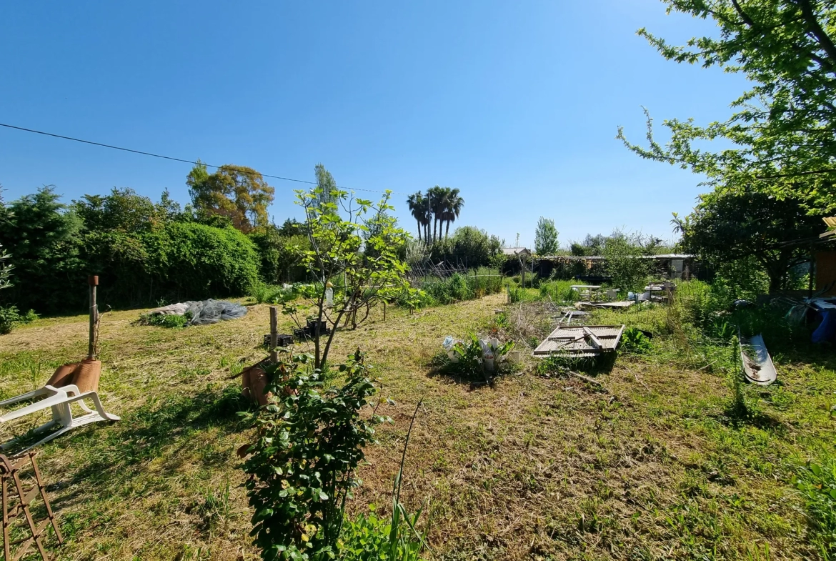 Terrain de Loisirs 1000 m2 avec Maisonnette à HYERES 