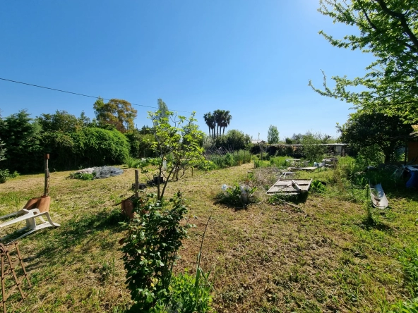 Terrain de Loisirs 1000 m2 avec Maisonnette à HYERES