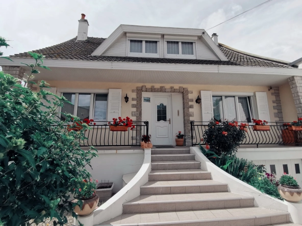 Maison à Cayeux sur Mer avec de beaux volumes - Potentiel pour gîte