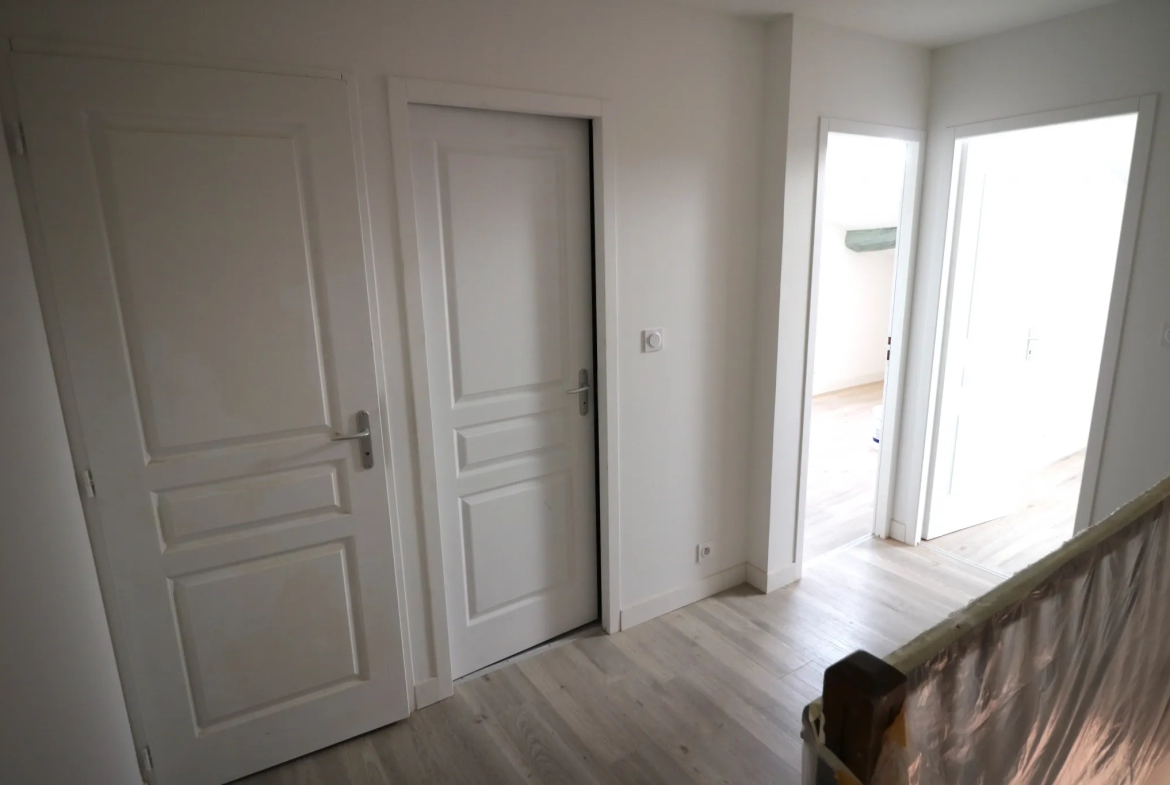 Immeuble de rapport 2 logements et un local commercial en plein coeur de Saint-Savinien 