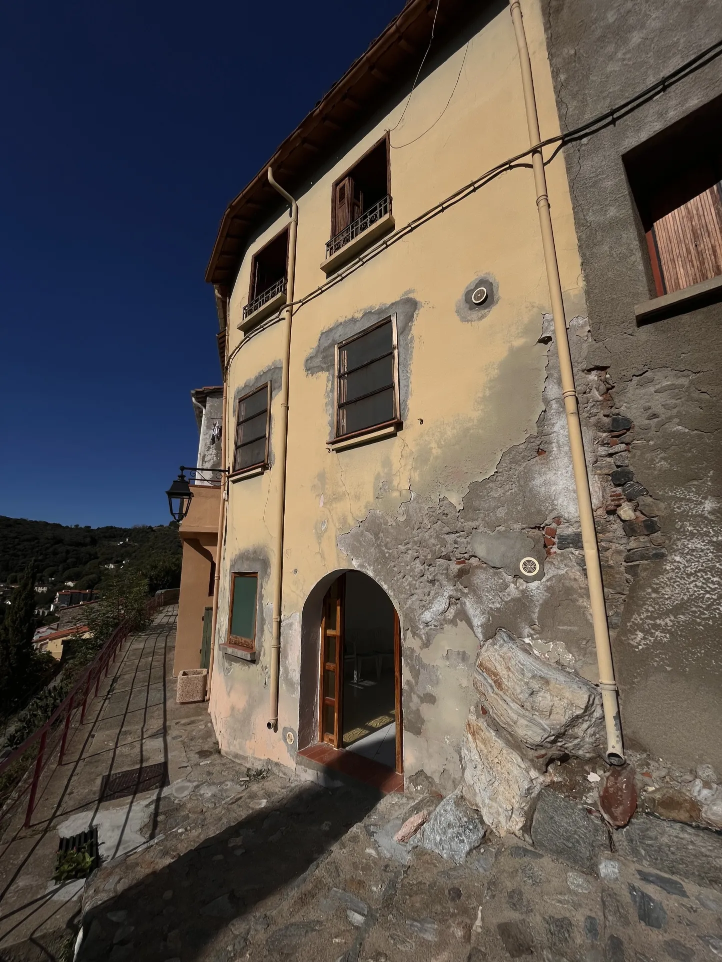 Maison de village à rénover à Palalda 