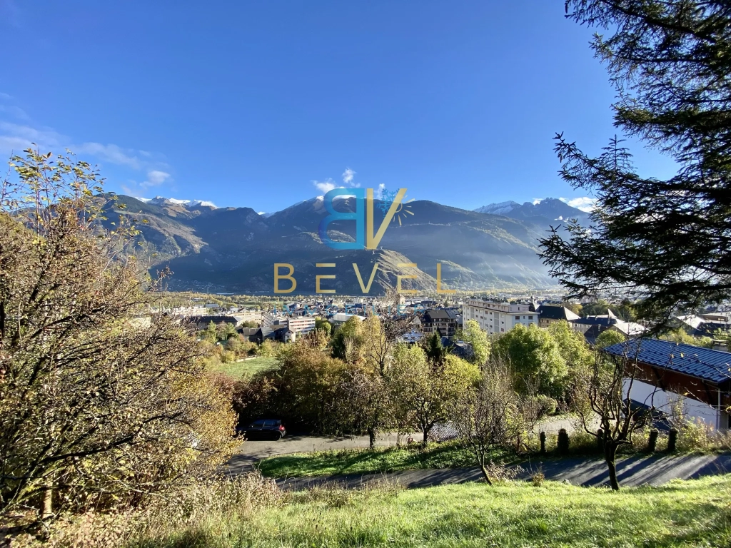 Terrain constructible 1419m2 - Centre Saint Jean de Maurienne