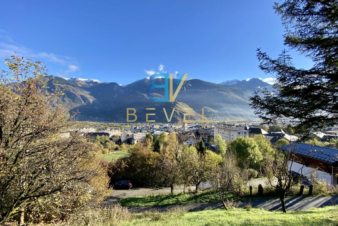 Terrain constructible 1419m2 - Centre Saint Jean de Maurienne 