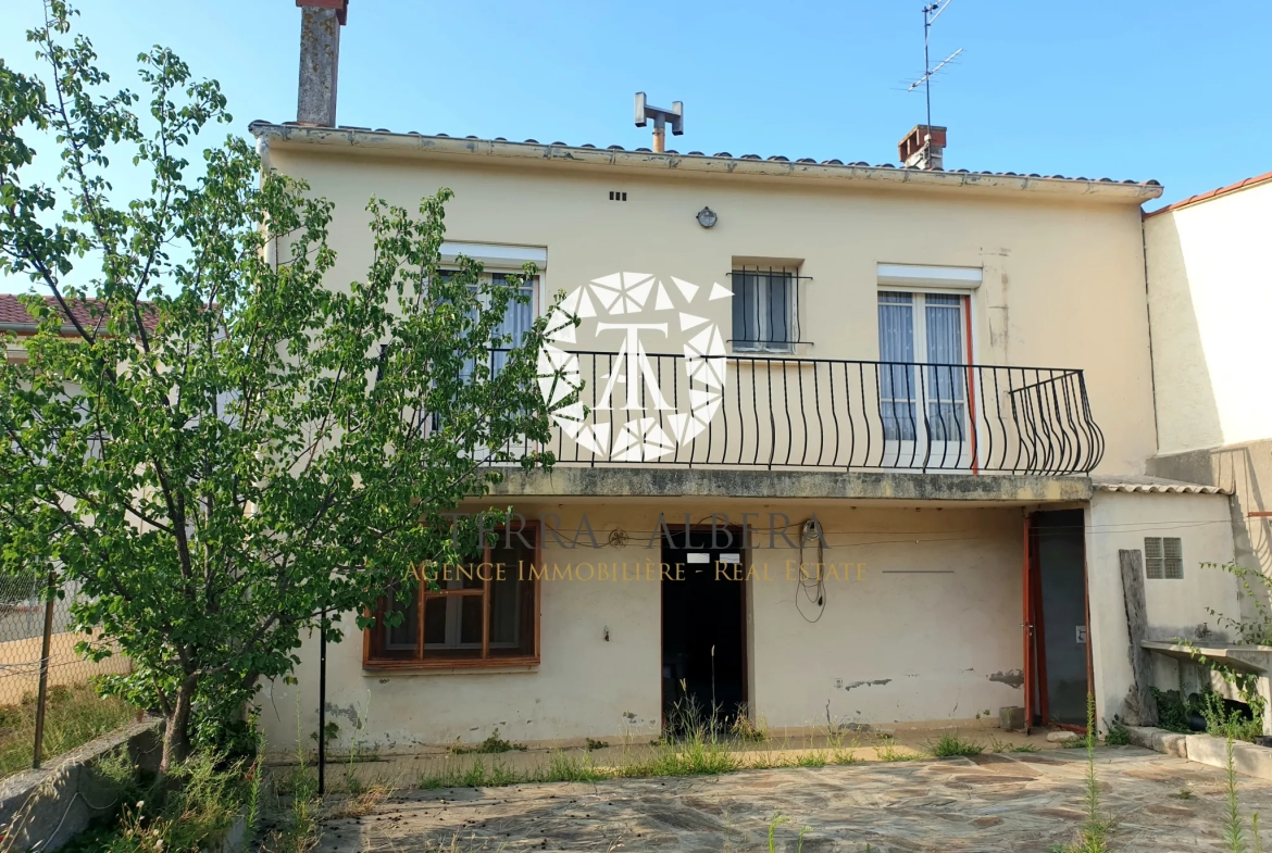 Maison 3 faces à vendre à St Genis des Fontaines avec jardin 