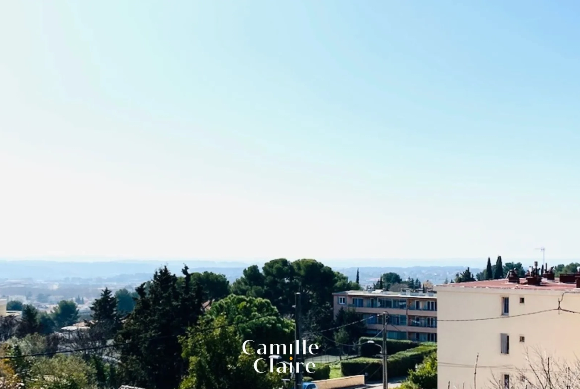 Dernier étage - Appartement T3 de standing en centre-ville d'Aix-en-Provence avec vue dégagée 