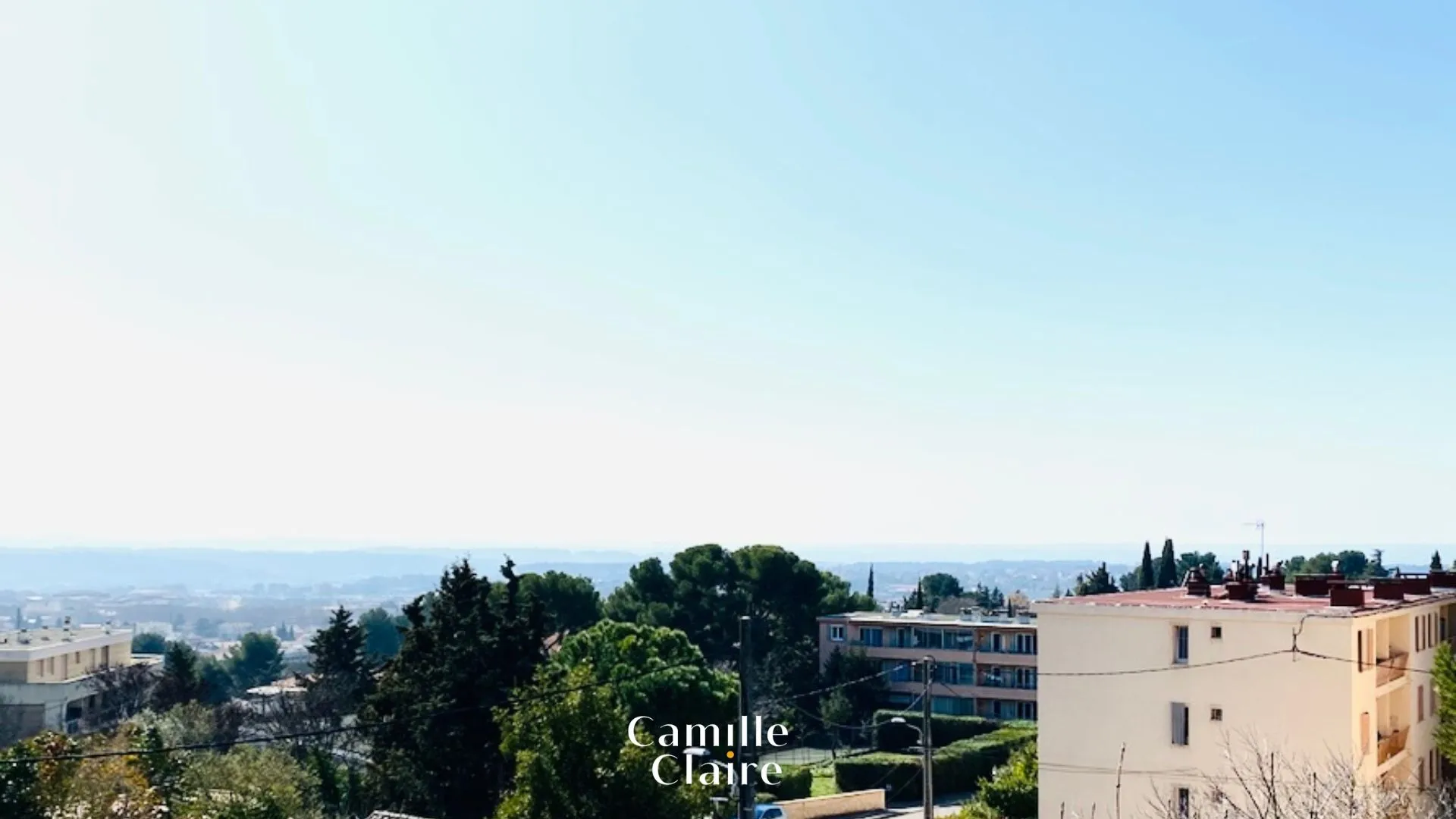 Dernier étage - Appartement T3 de standing en centre-ville d'Aix-en-Provence avec vue dégagée 