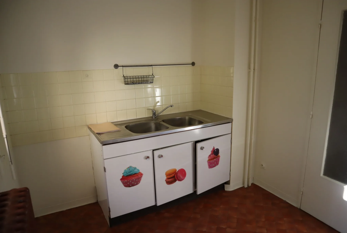 Appartement à rénover au rez-de-chaussée à Autun 