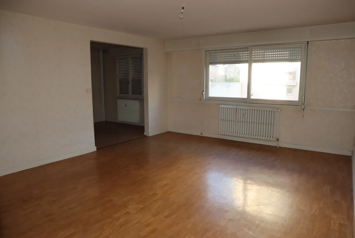 Appartement à rénover au rez-de-chaussée à Autun 