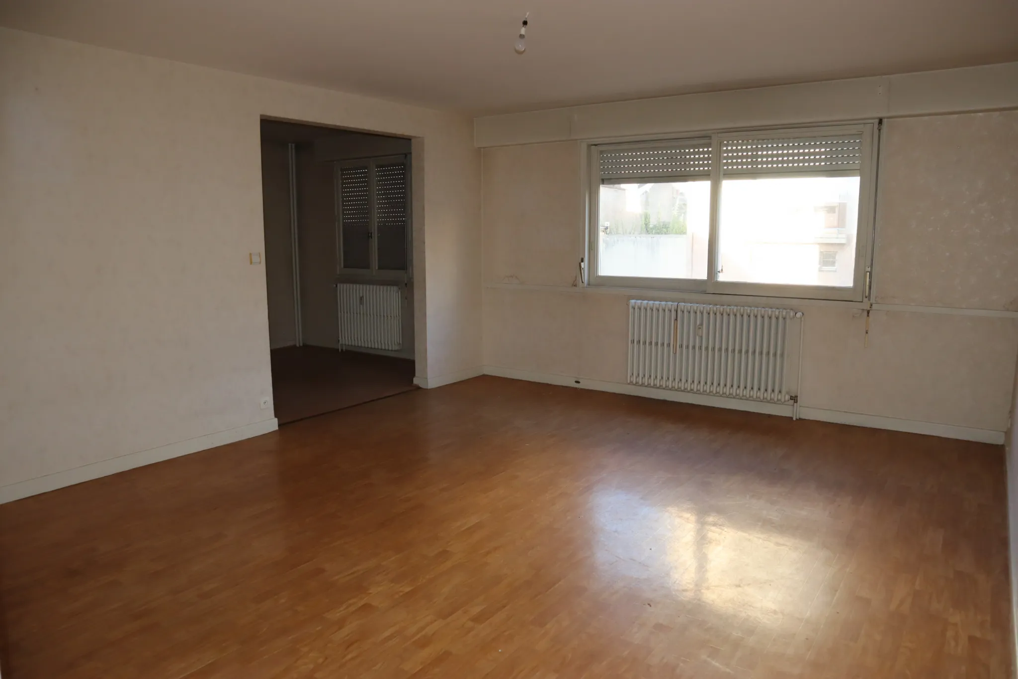 Appartement à rénover au rez-de-chaussée à Autun 