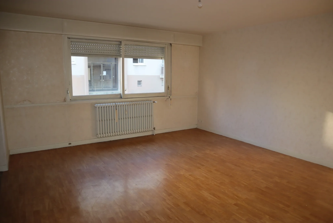 Appartement à rénover au rez-de-chaussée à Autun 