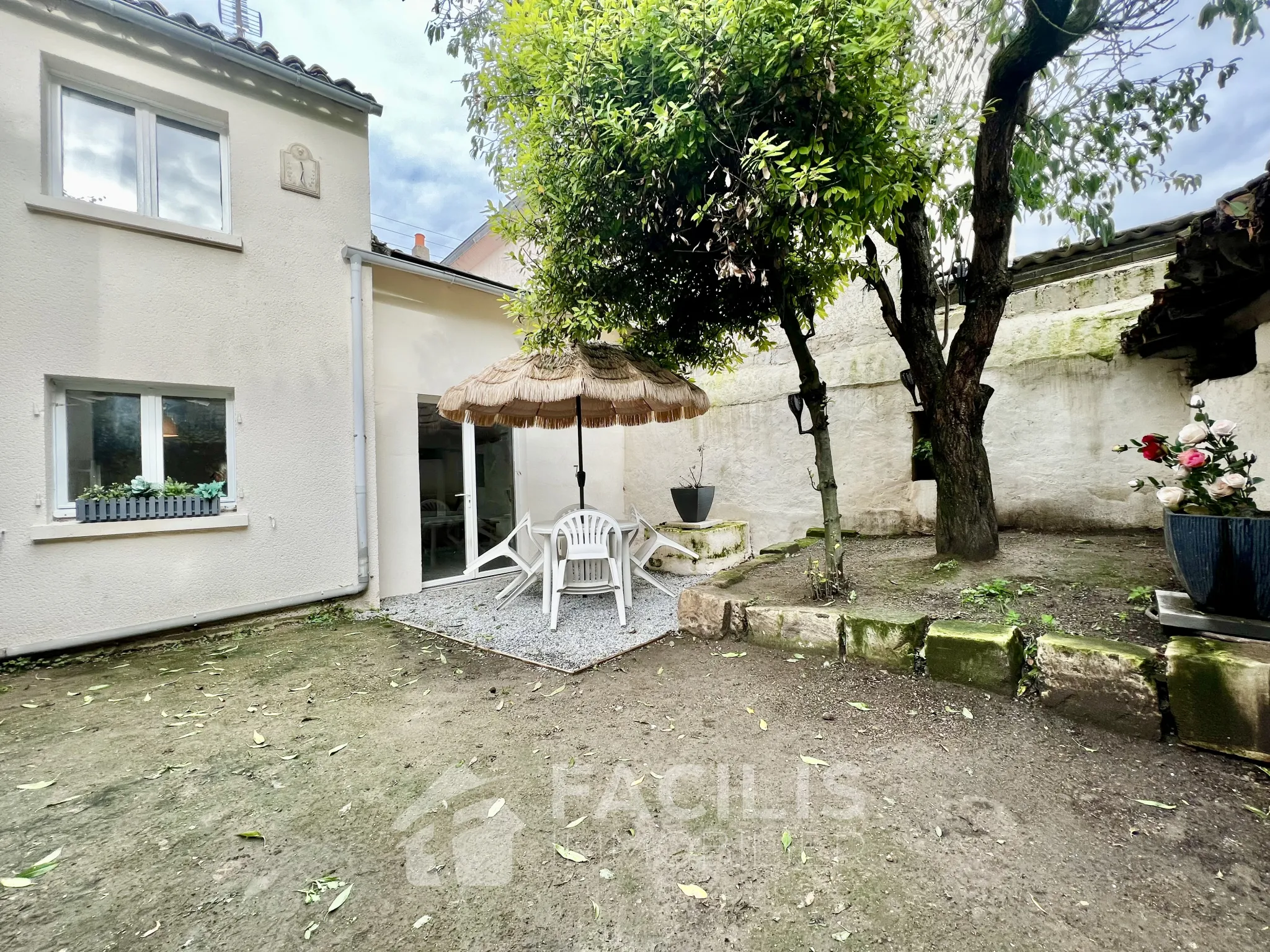 Maison de ville à Loudun - 84m2 - 3 chambres - Cour / Terrasse 