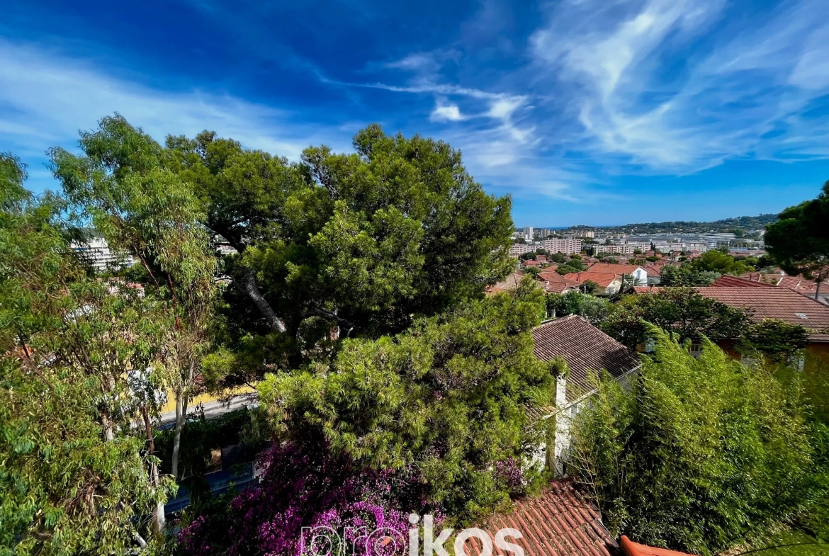 Appartement 3 pièces avec vue dégagée à Toulon 