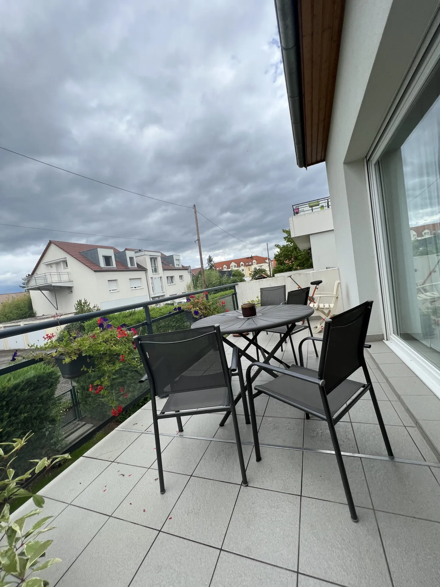 Appartement 3 pièces avec grande terrasse et garage à Colmar 