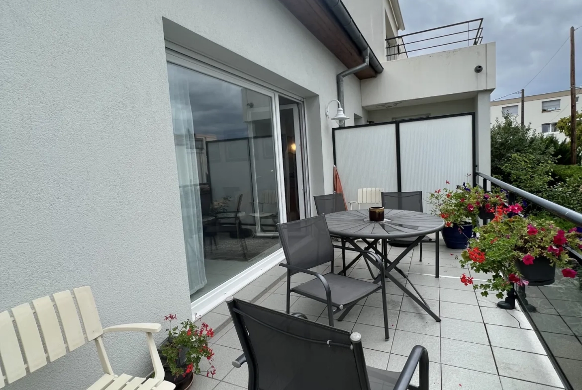 Appartement 3 pièces avec grande terrasse et garage à Colmar 