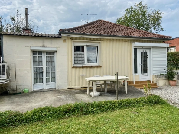 Résidence quasi de plain-pied avec jardin et garages spacieux à Maubeuge