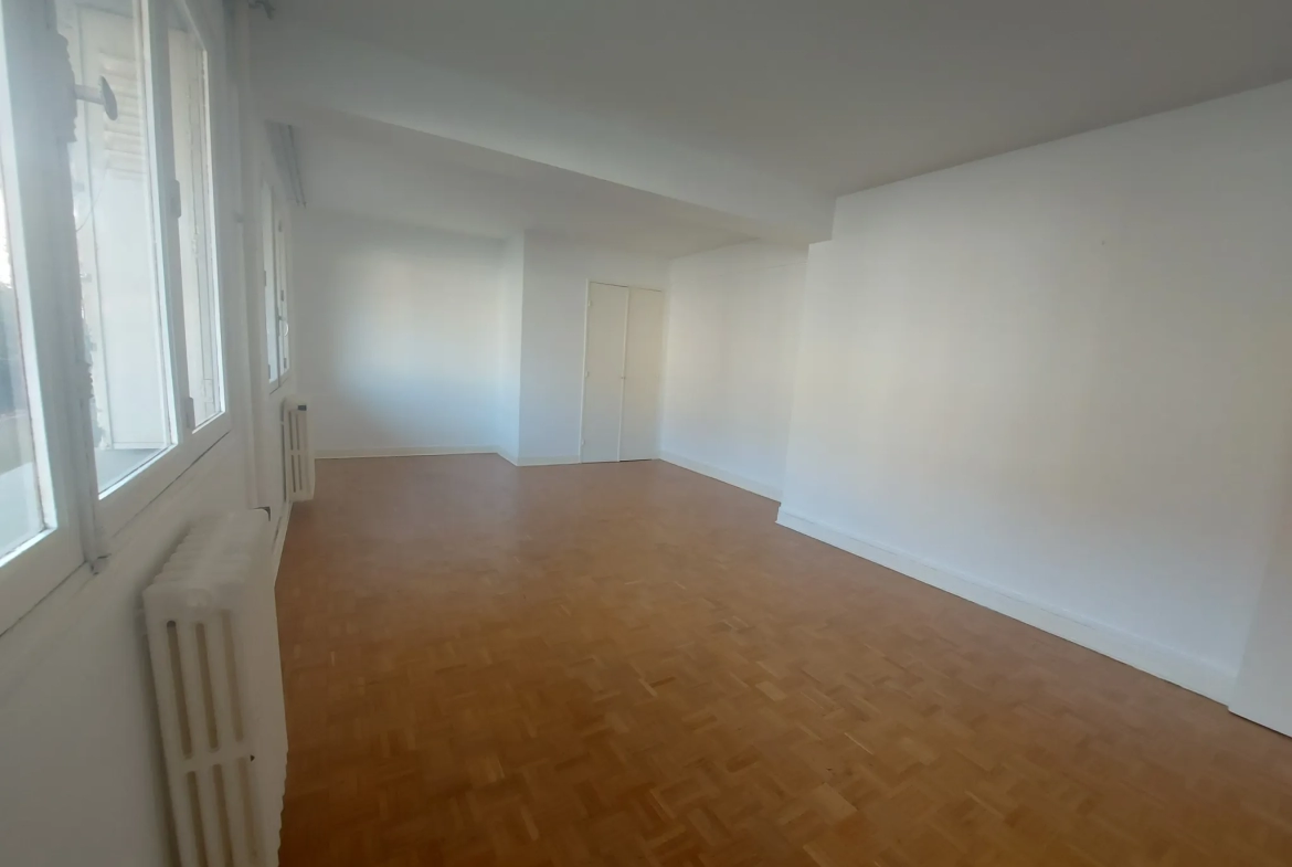 À vendre à Versailles (78) : grand STUDIO / 2 pièces 