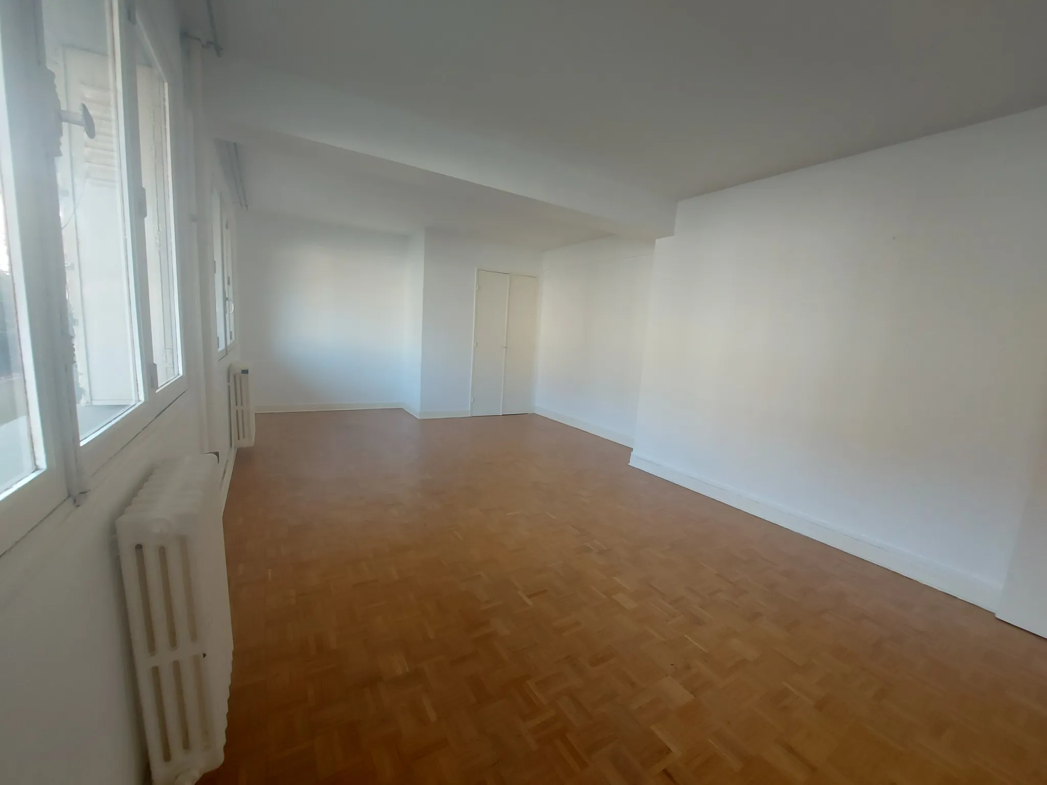 À vendre à Versailles (78) : grand STUDIO / 2 pièces 