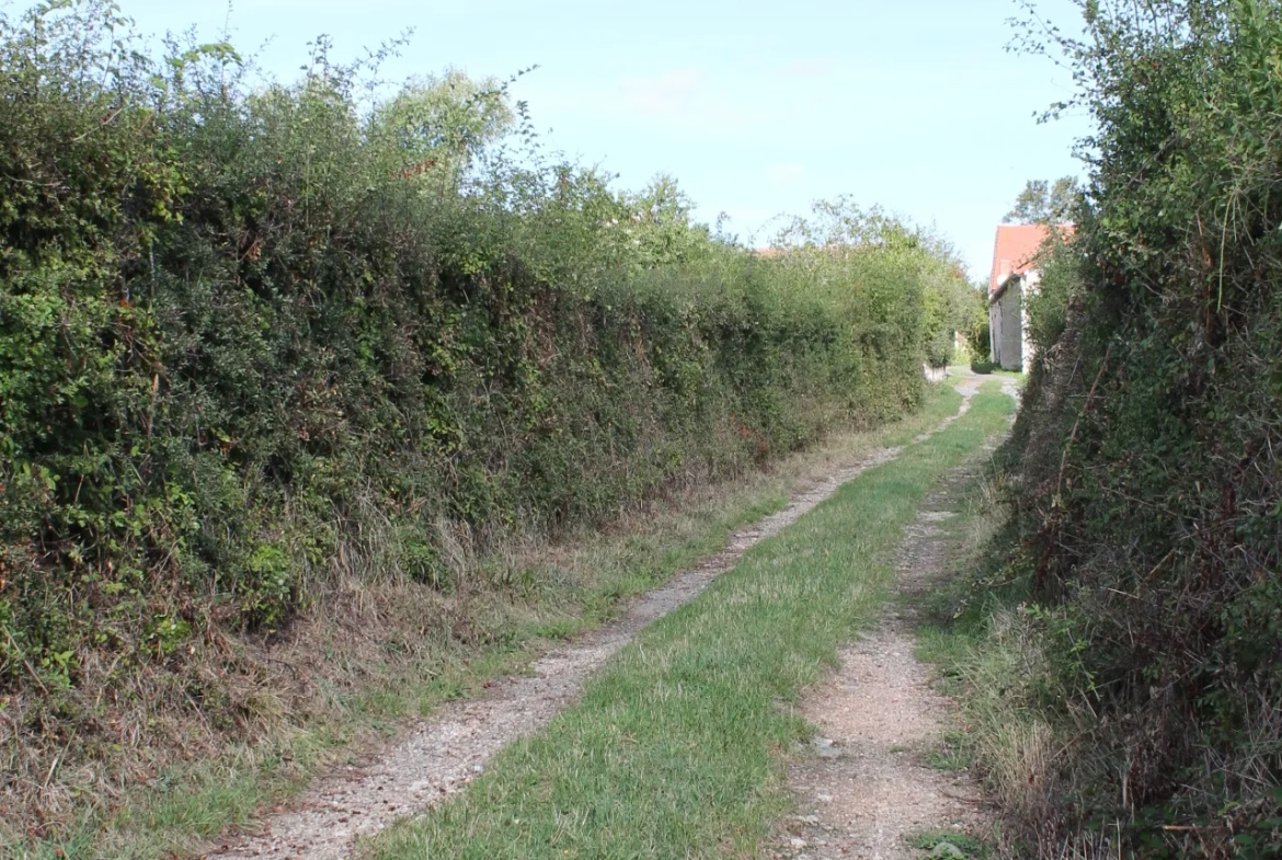 Maison d'habitation construite en 2006 à la sortie du village sur 2956 m2 